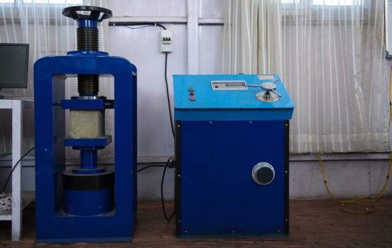 Compressive Testing Machine